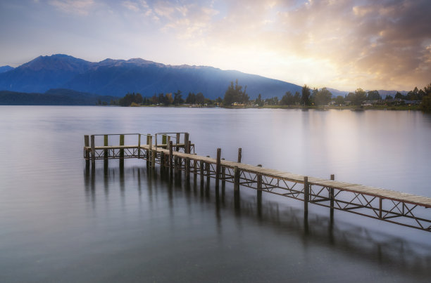 湖畔美景