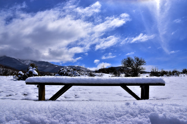 雪中长椅