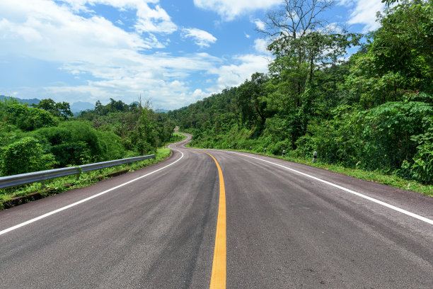 山峰公路日落风景