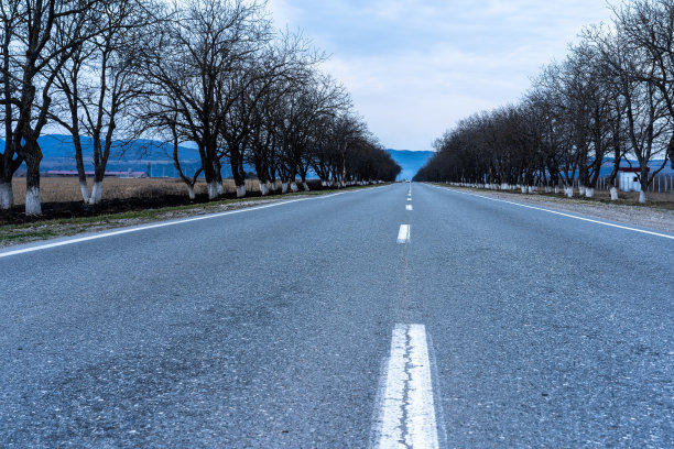 云雾中的公路