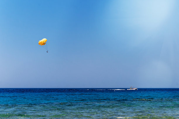 海边降落伞