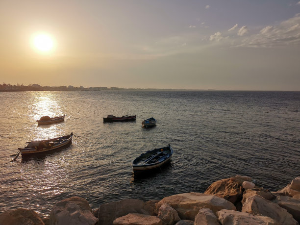 海滨小镇黄昏风景