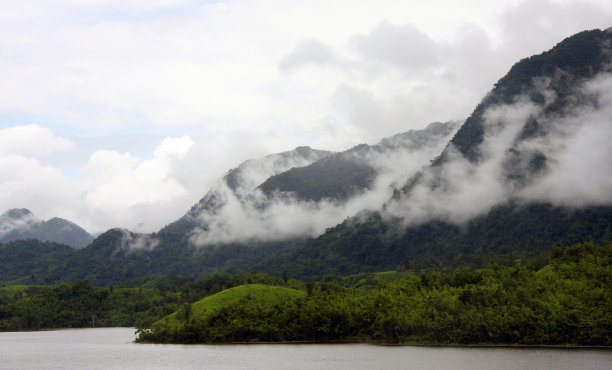 高山河滩