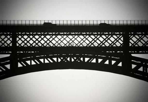 钢铁拱桥