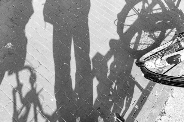 骑单车的影子