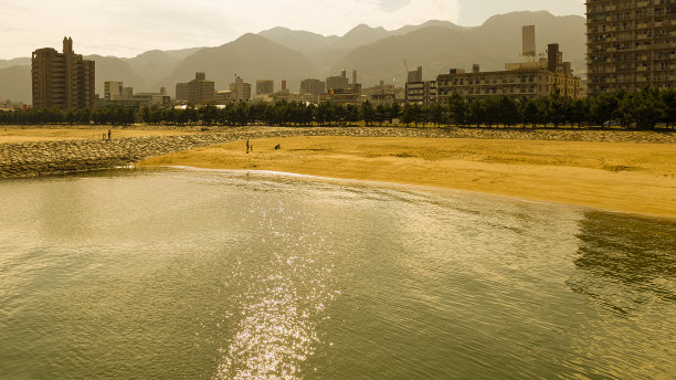 海滨小镇黄昏风景