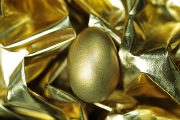 金色复活节彩蛋的特写镜头