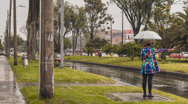 雨伞散步