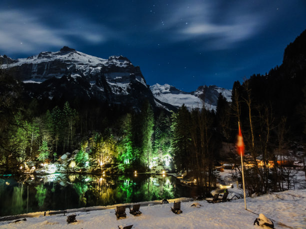 湖边夜景