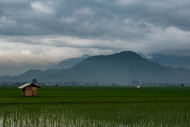 蓝天白云住宅楼