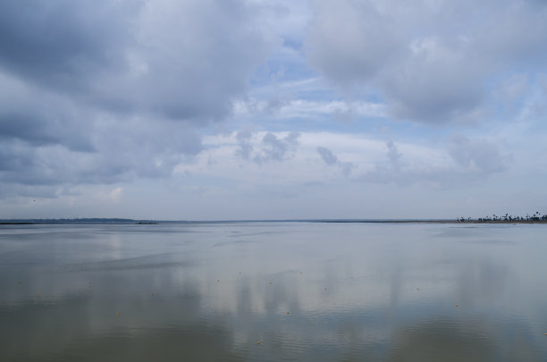 雨中海边风景摄影