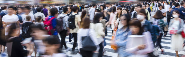 日本街道上的行人