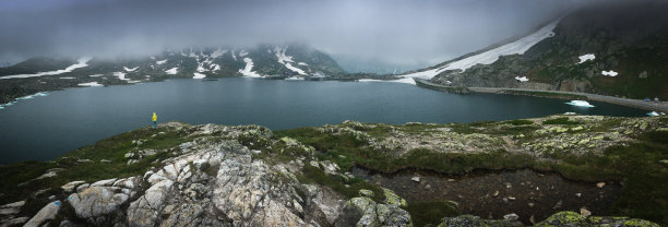 山湖大景