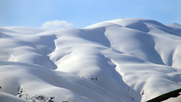 云雾雪山