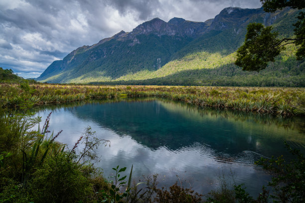 湖泊 山脉自然 美景