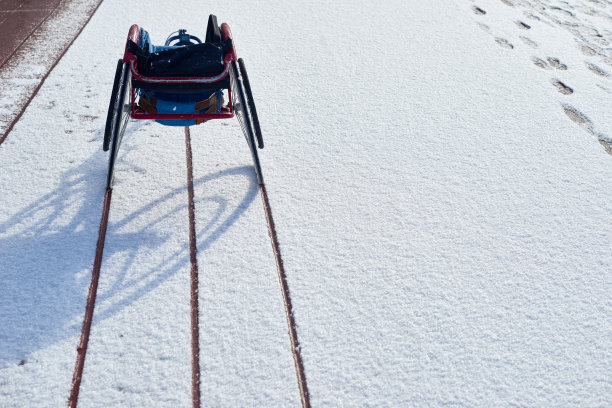 下雪后的操场