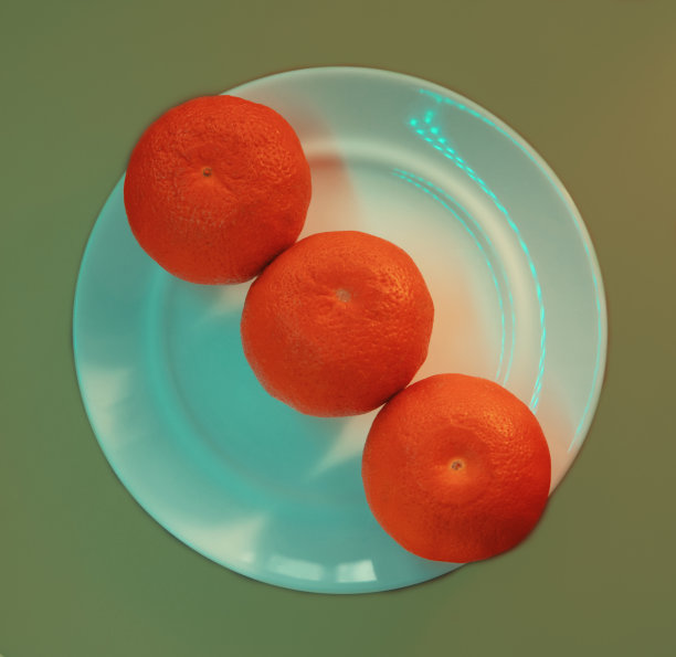 盘子中的橙子