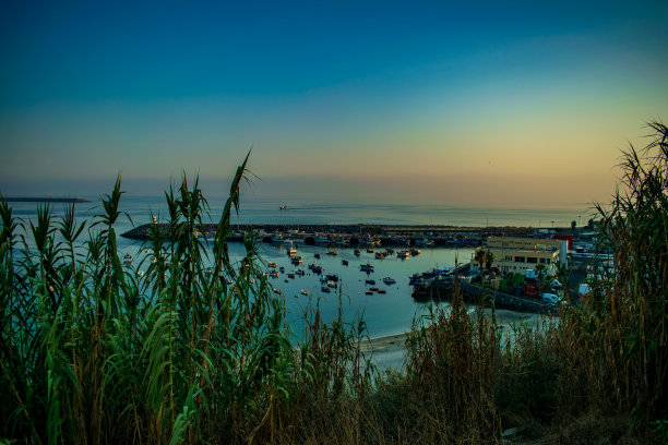 海滨小镇黄昏风景