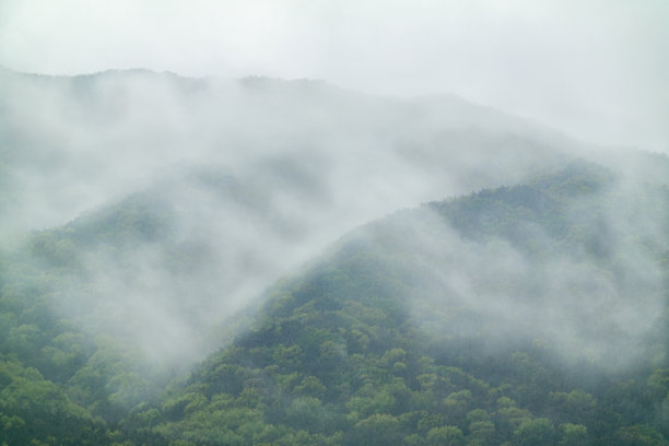 山峰群山远山烟雾云雾