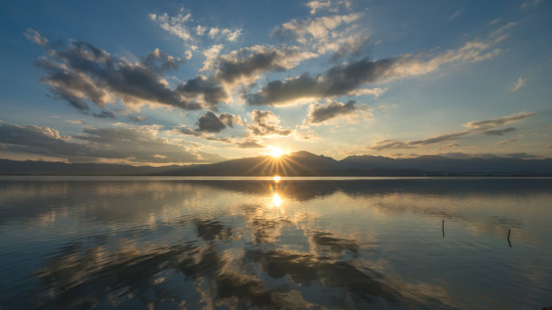 夕阳水纹湖泊波纹