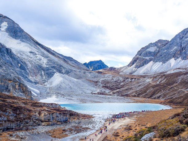 高山湖泊四川旅游