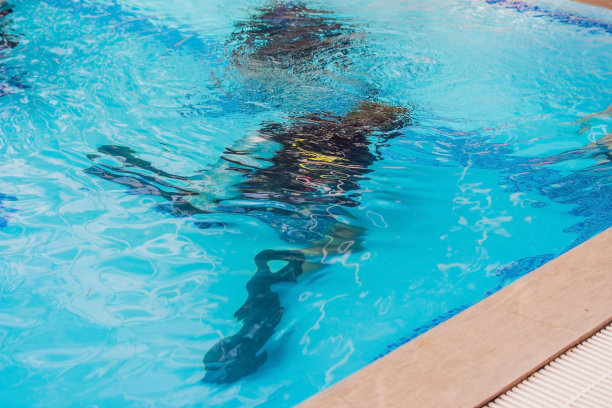 暑期游泳培训班