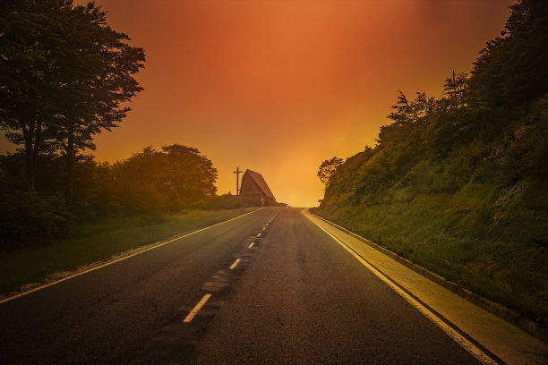 山峰公路日落风景