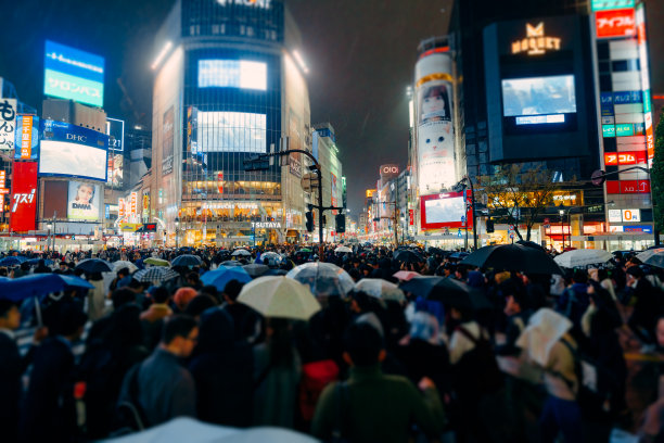 日本街道上的行人