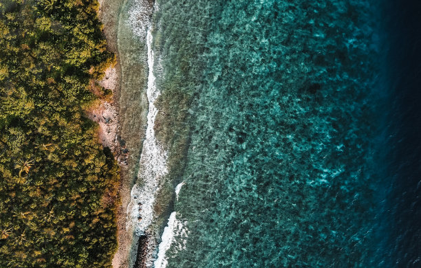 航拍海岛丛林风景