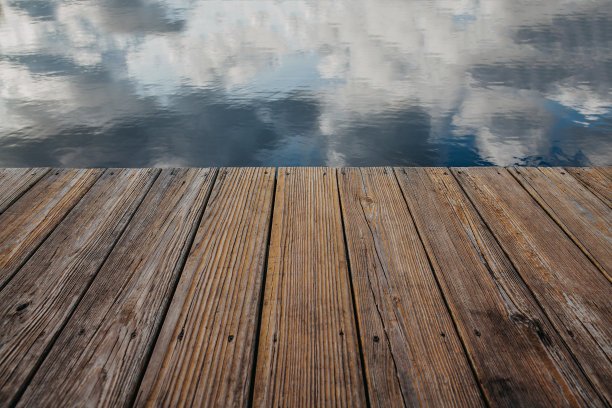 木板和湖泊
