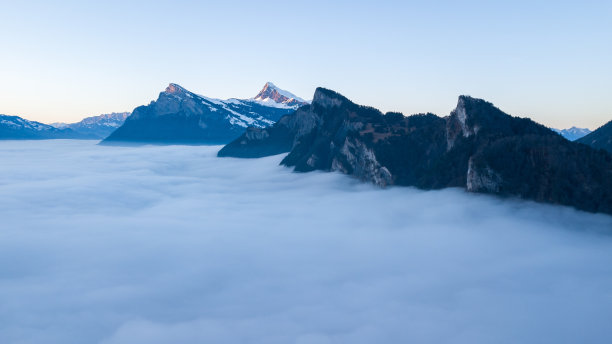 航拍山顶美景