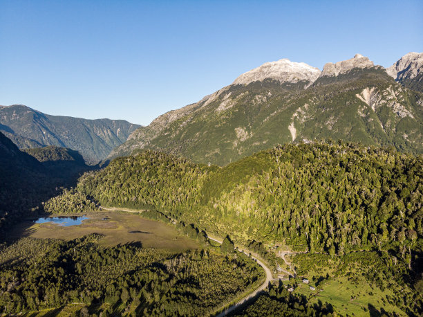 山峰公路日落风景