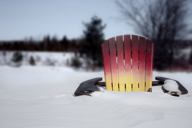 白雪,木椅