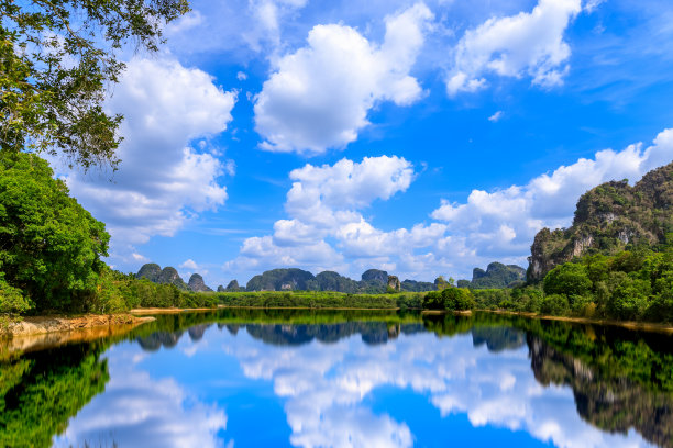 美丽的山水湖泊景色