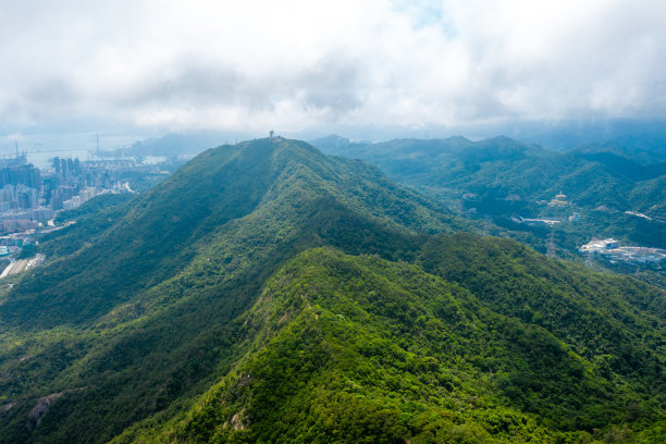 山顶巨石