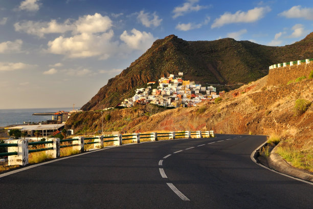 山峰公路日落风景