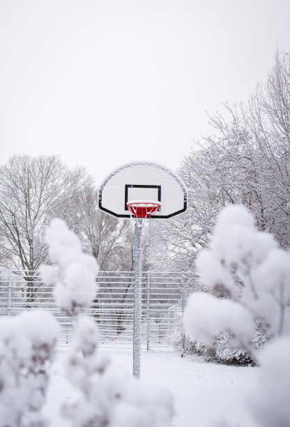 下雪后的操场