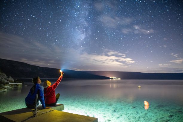 夜幕下的大海