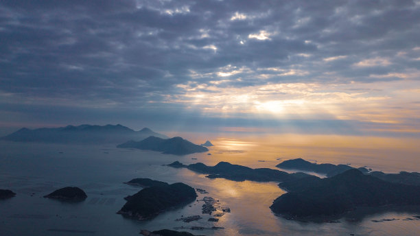 海边日出,渔船