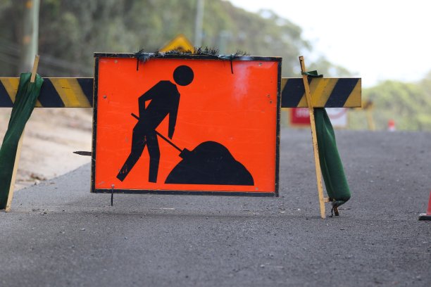 路面道路工地施工警示指示牌