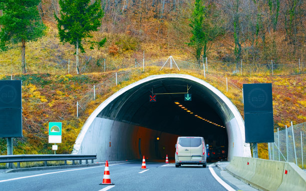 高速公路,隧道入口