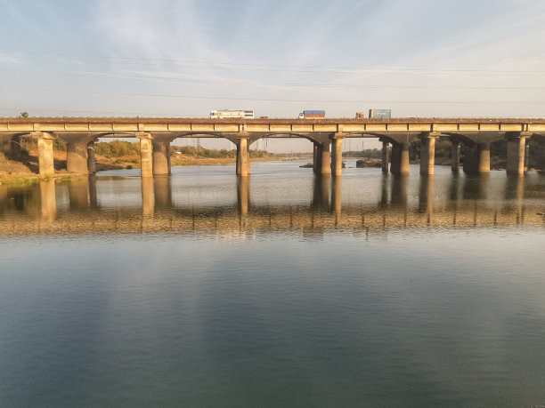 美丽的跨河大桥自然风景图片