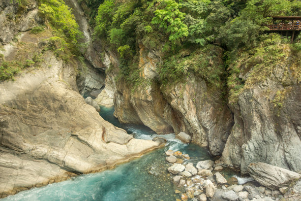 山顶跳跃