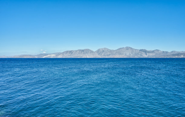 沙滩碧海蓝天纯净的海岸