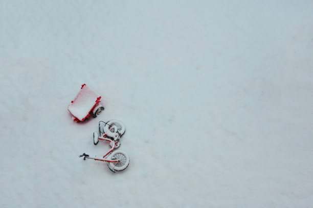 钢材上的积雪背景