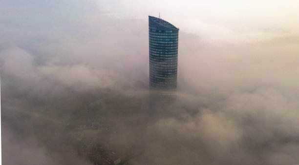 繁华 城市 云雾
