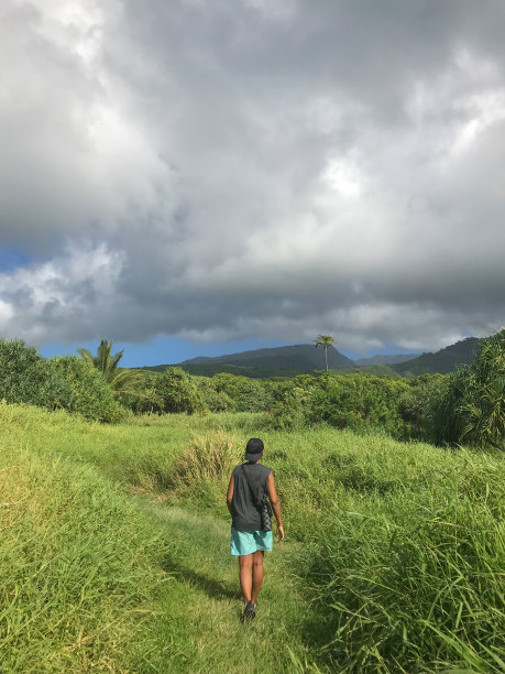 草原旅游女人