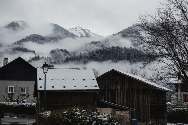 雪山上的房子