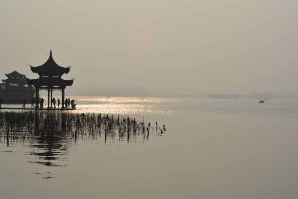 中式地产山峰湖水湖泊