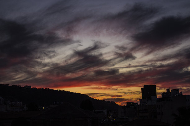 夕阳下的大山美景